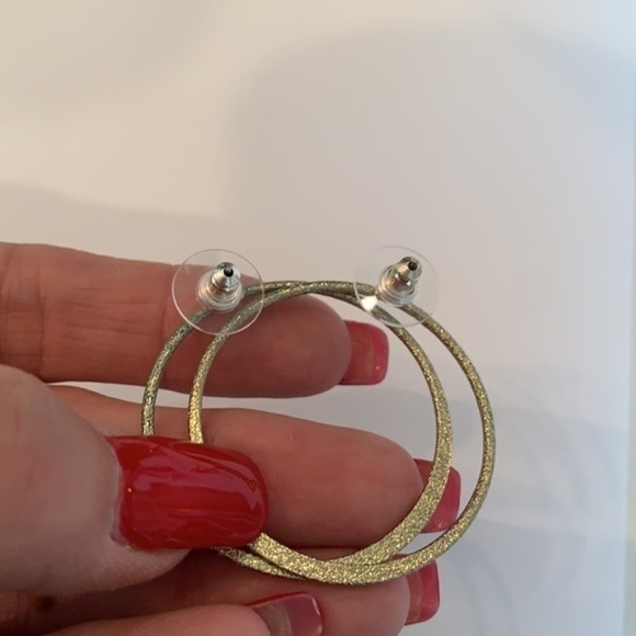 💐5/25 two pair gold tone circle hoops tear drop - Picture 4 of 8